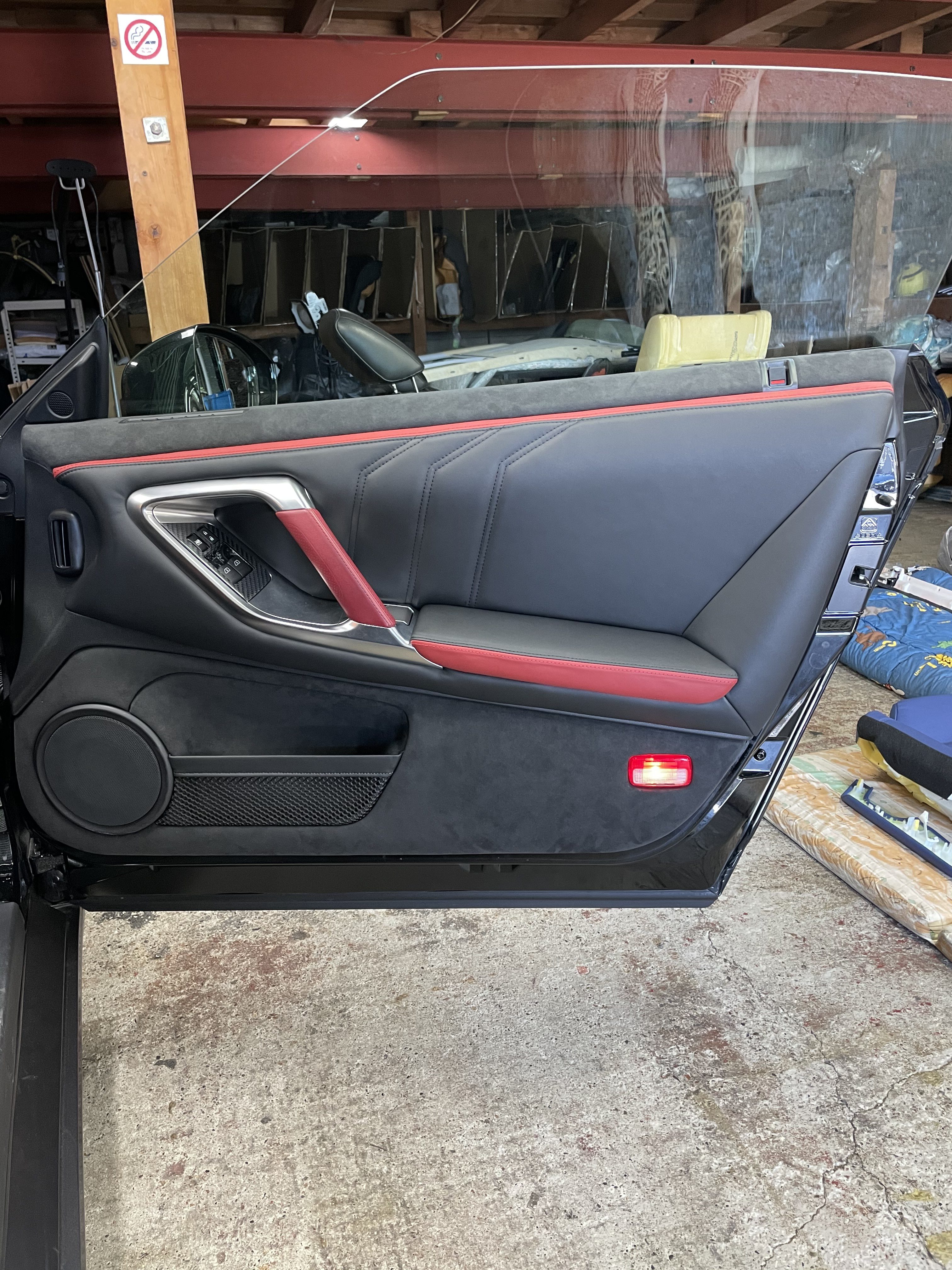 Gtr35内装シート張替え コノリーナッパレザー アルカンターラ Gtr35内装シート張替え コノリーナッパレザー アルカンターラ