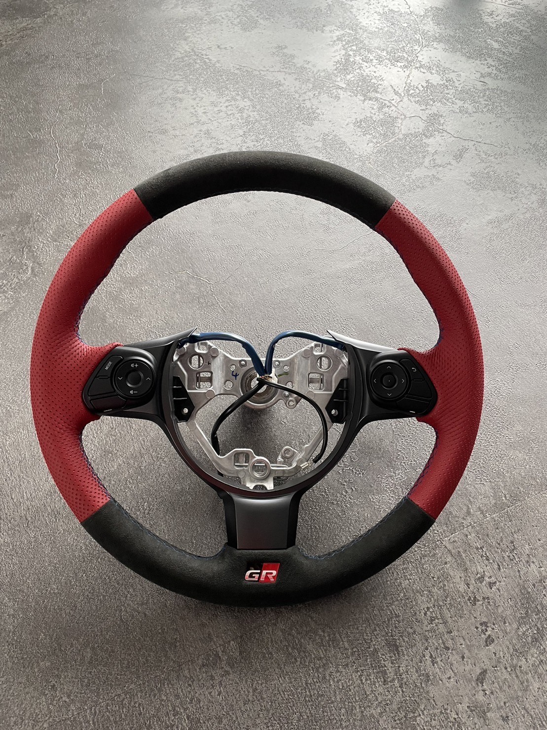 【レノトさん専用】　GR 小径本革巻き　ステアリング GR SPORTS 専用小径本革巻き3本スポークステアリングホイール のパーツ