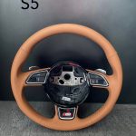 Audi S5　純正ステアリングの本革張り替え