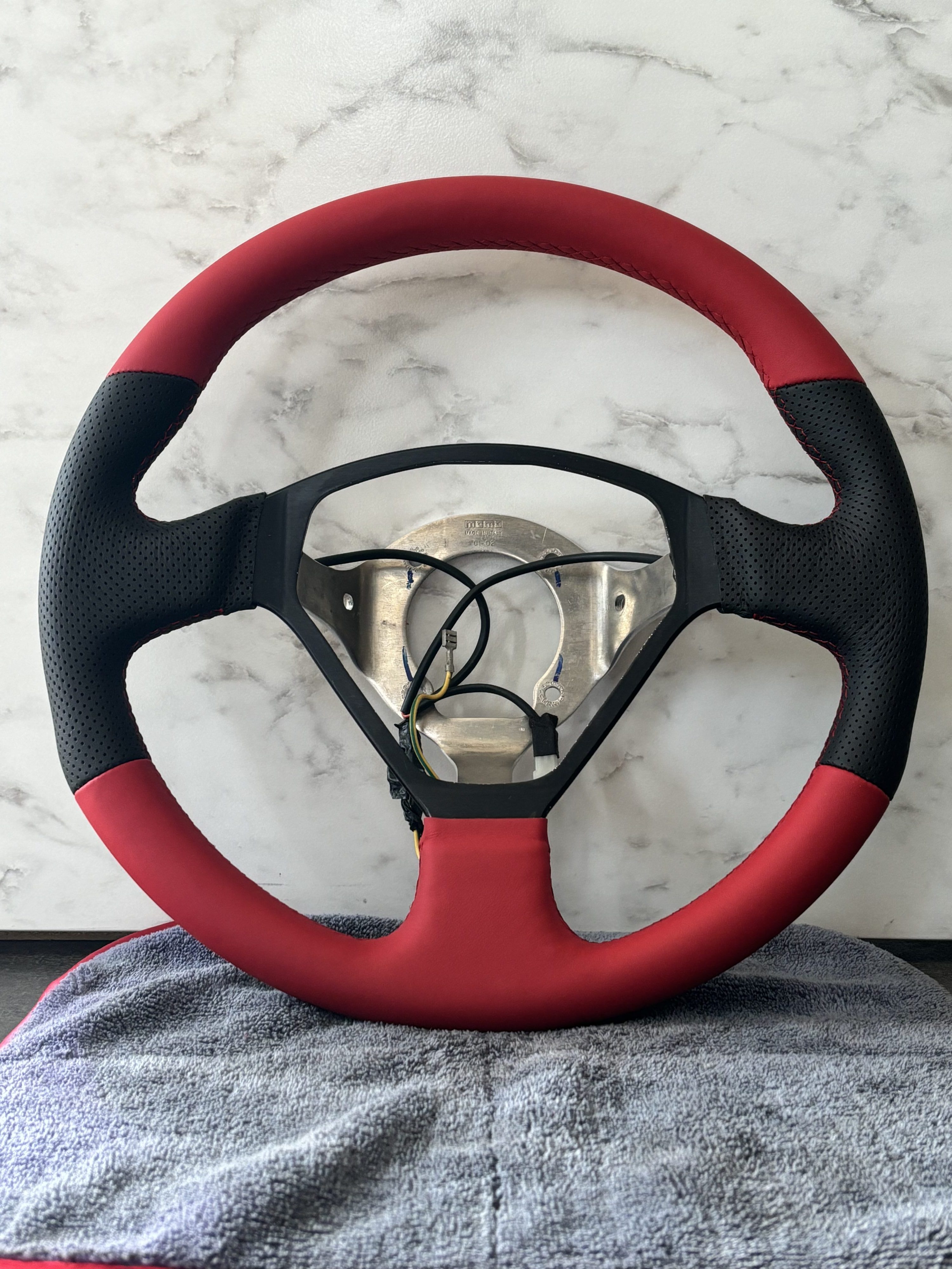 フェラーリ本革ステアリング張り替え | 本革ステアリング張替え