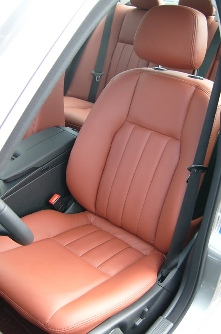 ベンツ Cクラス(W204)の本革シート張り替え